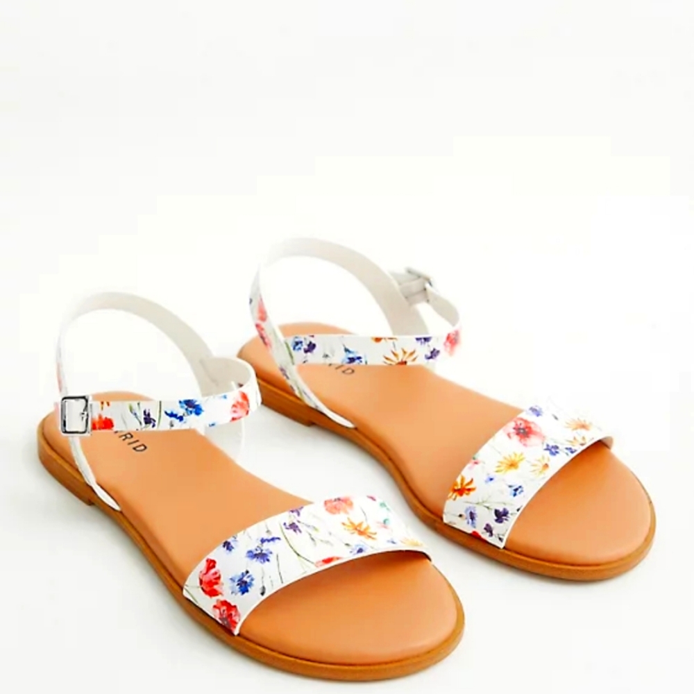 WHITE FLORAL FAUX LEATHER GLADIATOR SANDAL (WW)